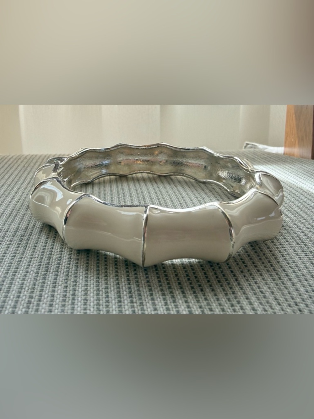White Bamboo-Style Hinged Cream Enamel & Silver tone Vintage Bangle Bracelet - Picture 13 of 13